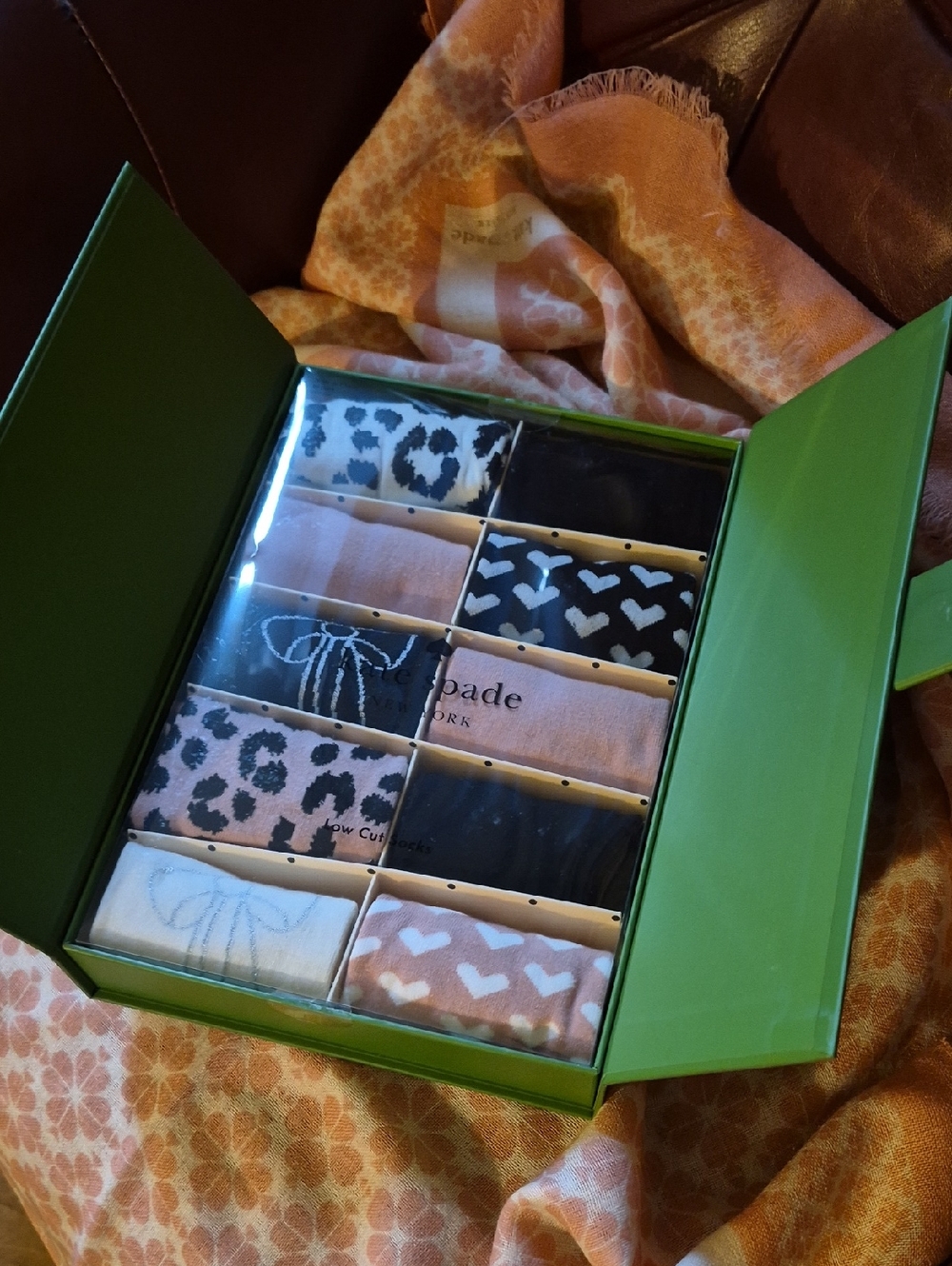 KATE SPADE 🩷 CREW SOCK 🧦 10 PACK Gift Box 🎁 super cute designs! 🍀 $50 R! NWT